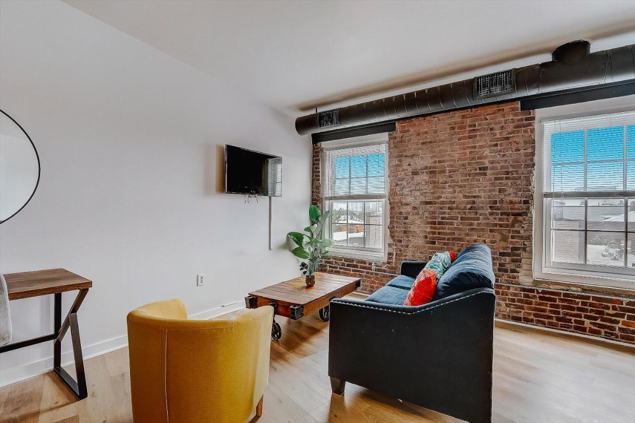 Апартаменты Frontdesk I Carriage Wheel Lofts Apts Филадельфия Номер фото